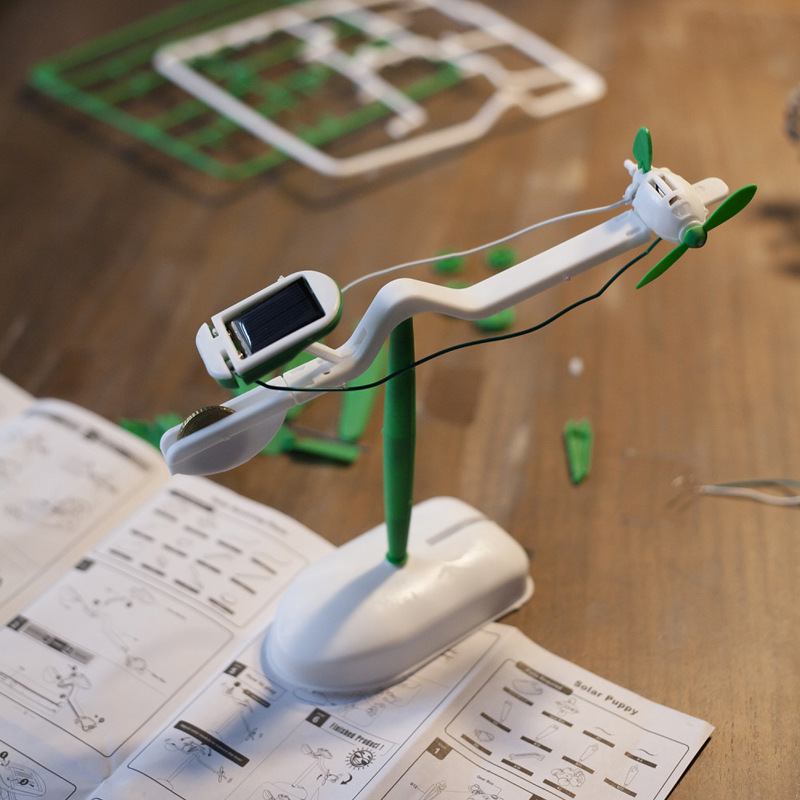 6-in-1 太陽光発電ロボットキット。組み立て式の船、風車 - Solar Powered Robot Kit 14 In 1 のレビューと価格